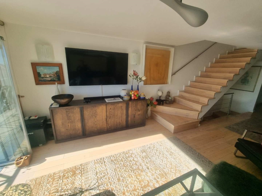 To Let 2 Bedroom Property for Rent in Green Point Western Cape